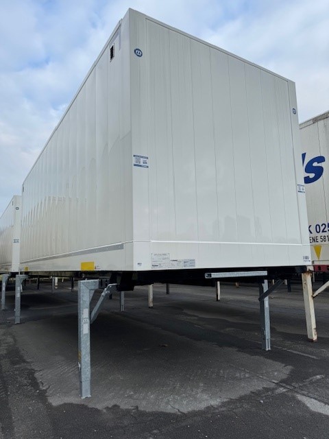 Wechselkoffer, Stahl glatt | BDF-System, 7.450 mm lang, ISOLIERTES DACH