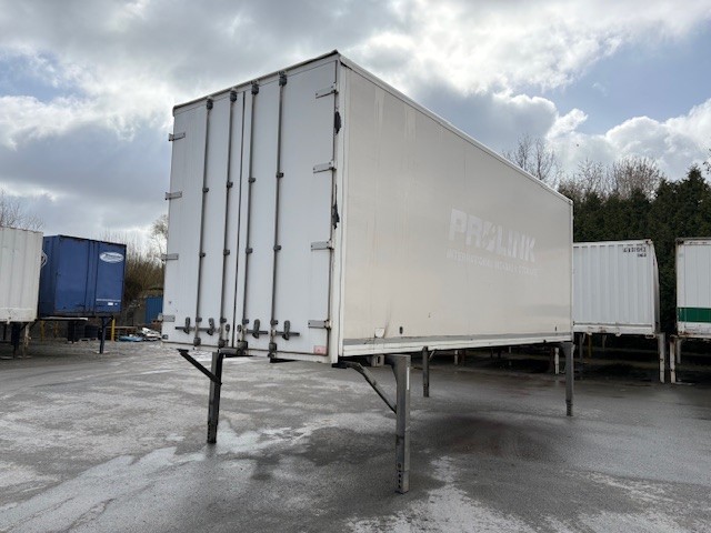 Wechselkoffer, Plywood | BDF-System 7.450 mm – Durchladesystem mit Rampe