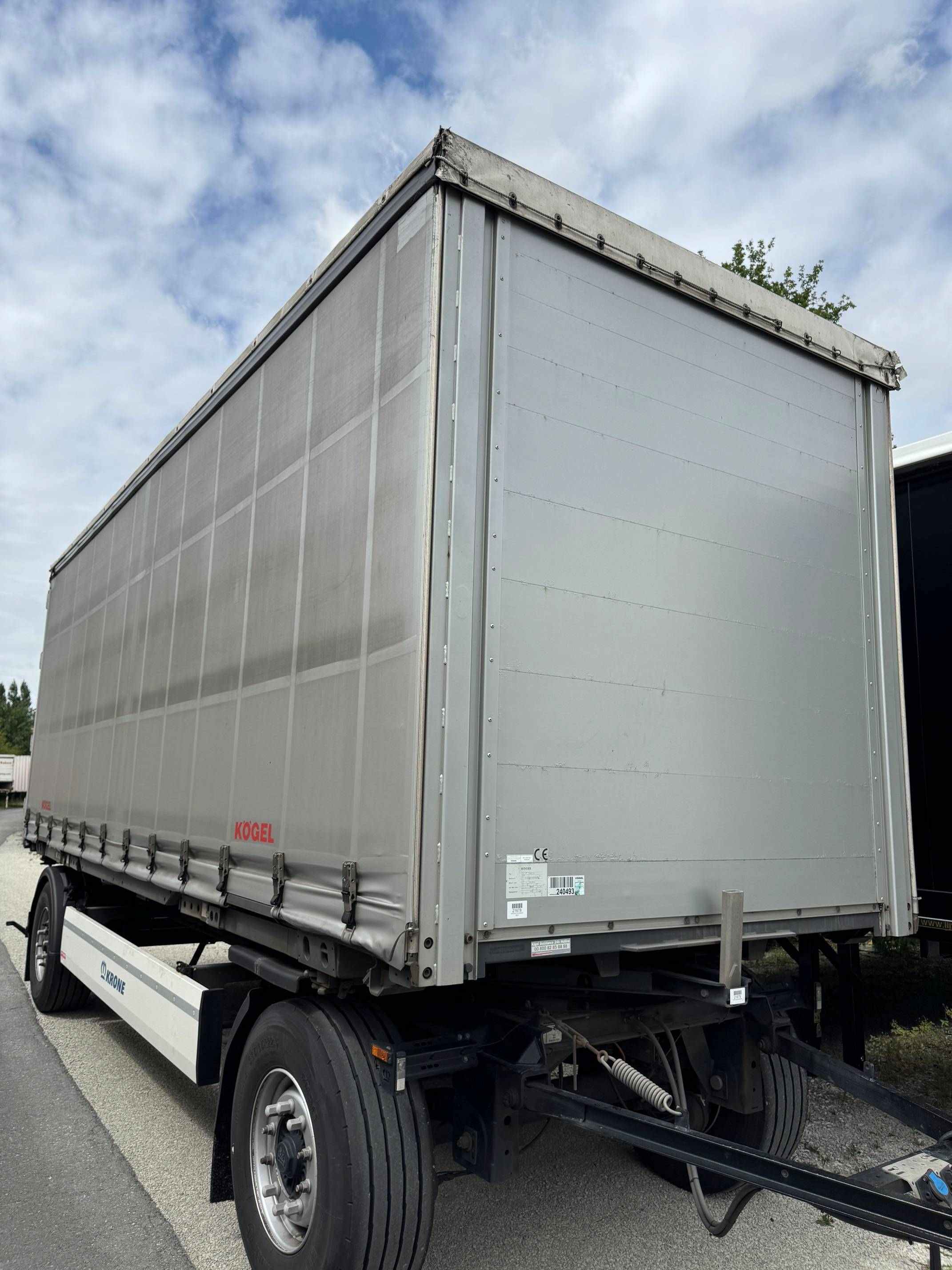 Wechselpritsche, Schiebeplane | BDF System 7.450 mm, Heck Portaltüren, Farbe: weißaluminium