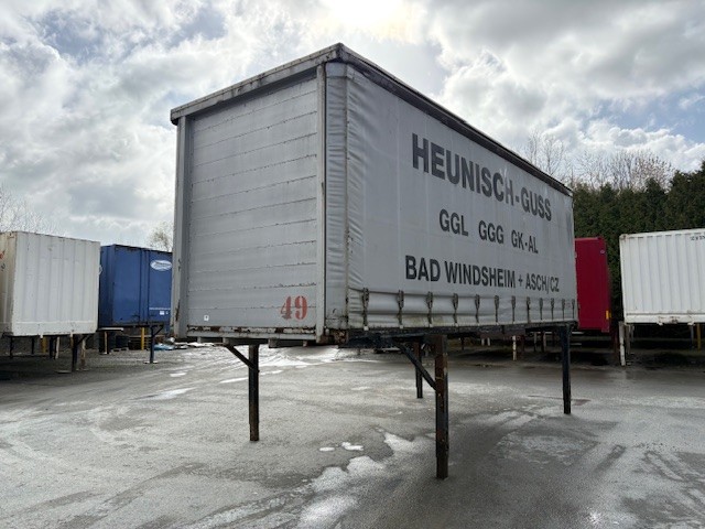 Wechselpritsche, Schiebeplane | BDF-System 7.150 mm lang, Lagerpritsche