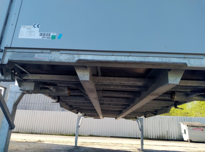 Wechselpritsche, Schiebeplane | BDF-System 7.450 mm lang, Eckhöhe: 2.750 mm, Farbe: RAL 9006 weißaluminium,