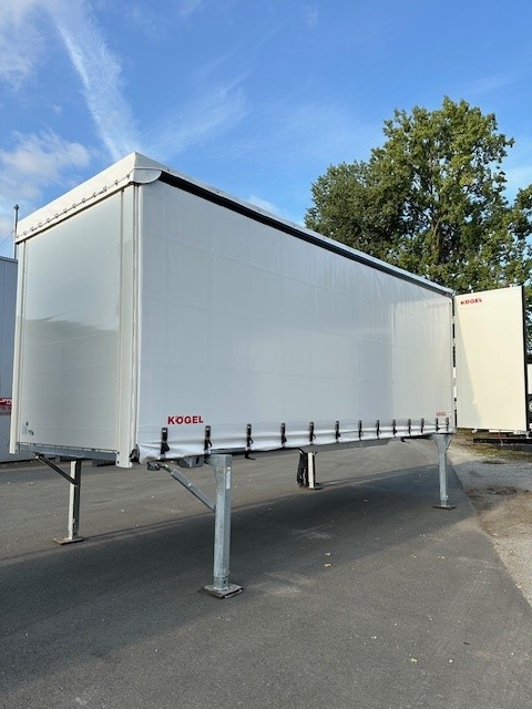 Wechselpritsche, Schiebeplane | BDF-System, 7.450 mm lang, Hubdach, Eckhöhe: 2.920 mm,