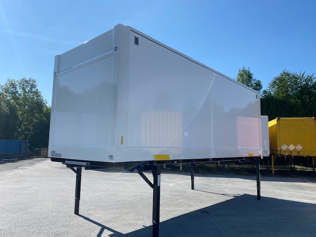 Wechselkoffer, Plywood | BDF-System, 7.450 mm lang, Dach isoliert